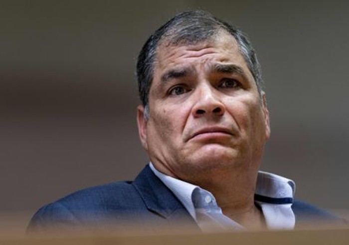 Ministra de Ecuador denuncia por traición a la patria al expresidente Rafael Correa
