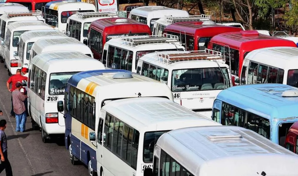 Transportistas de cuatro ciudades siguen esperando el pago del bono de transporte