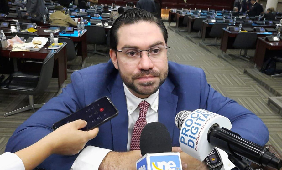 Luis Redondo, usurpó funciones del pleno, acusa diputado Jorge Cálix