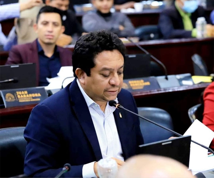 Renuncia de Nasralla debe ser conforme a la Constitución, según diputado Barrios