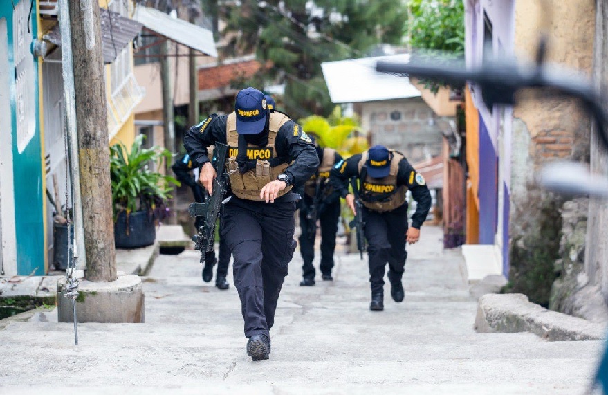 Conadeh recomienda controles efectivos sobre policías para evitar violaciones a los DDHH