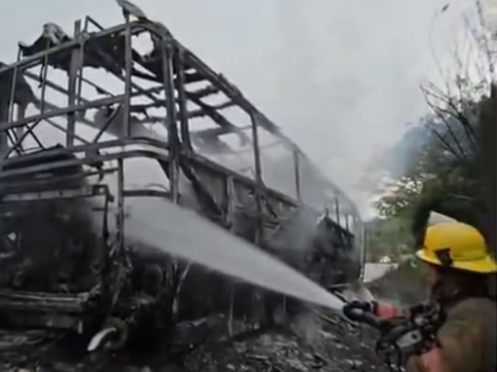 Toma fuego bus que transportaba migrantes en Copán