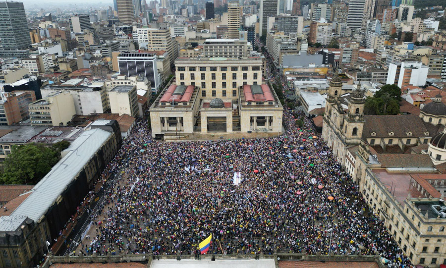Los colombianos hacen en las calles la mayor manifestación contra el Gobierno de Petro