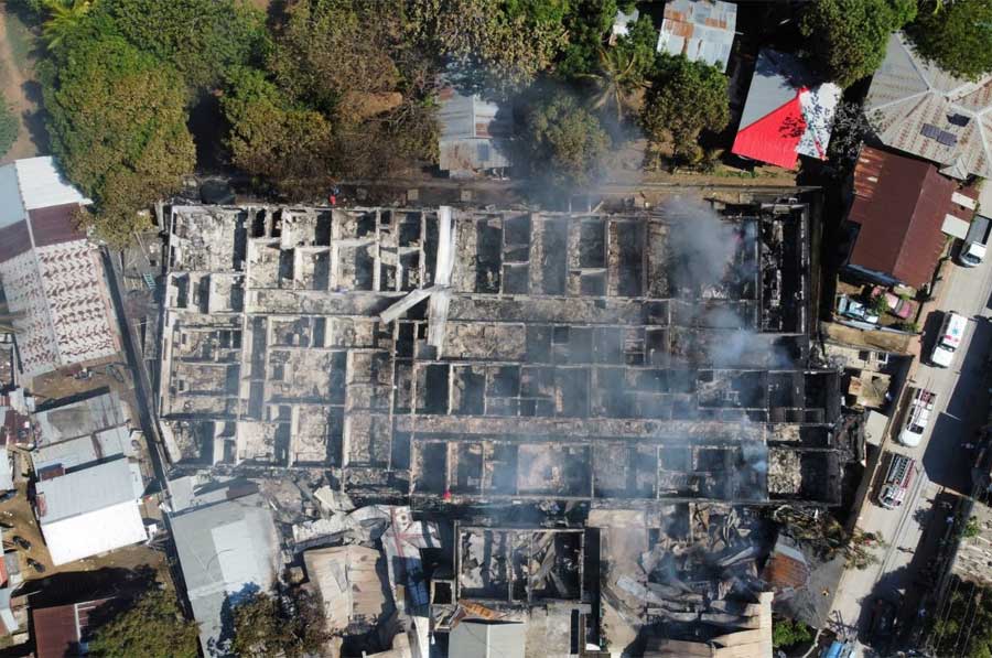 Roatán se queda sin hospital público tras devastador incendio