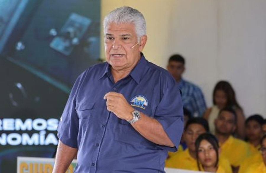Sustituto de Martinelli, inhabilitado por blanqueo, lidera sondeo presidencial en Panamá