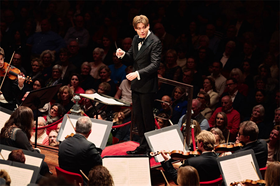 Mäkelä se une a la lista de directores precoces de prestigiosas orquestas