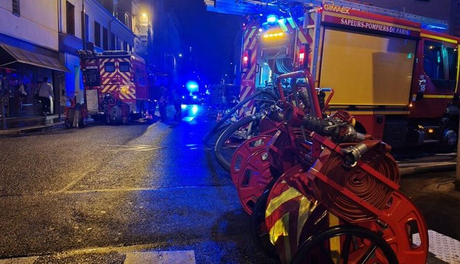 Mueren tres personas en un incendio de un edificio residencial en el centro de París