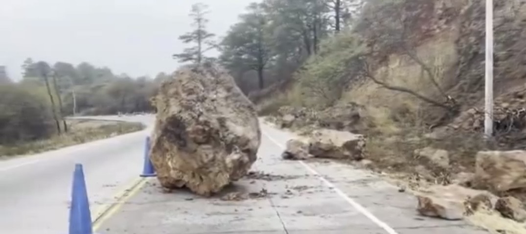 Piden precaución tras el desprendimiento de rocas en carretera al sur