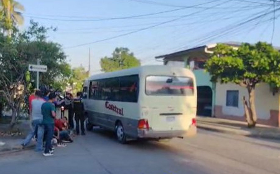 Dos muertos en asalto a bus en el barrio Barandillas de SPS