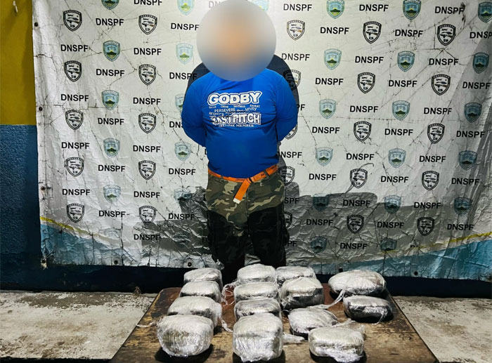 Capturan a hombre con varios paquetes de marihuana en Colón