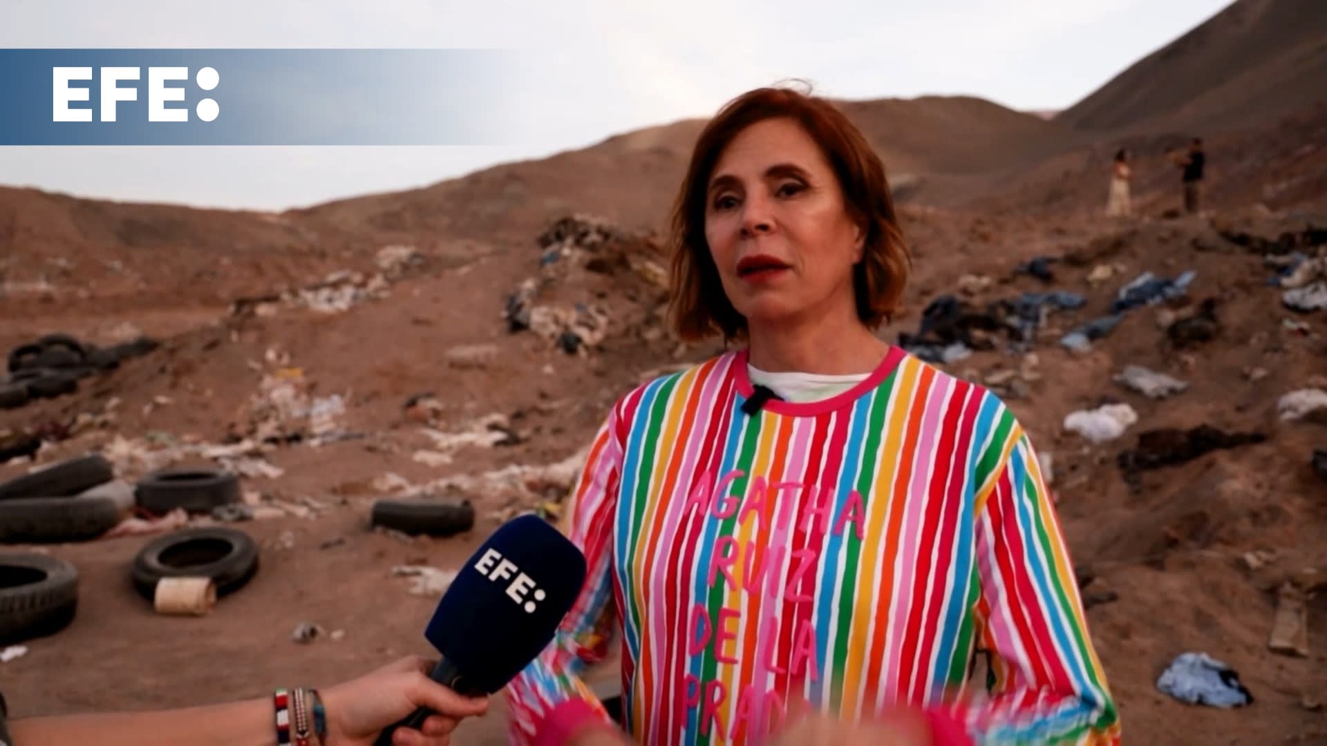 Diseñadores latinoamericanos impulsan la moda circular frente a los vertederos de Atacama