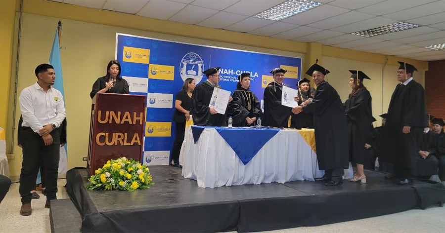 UNAH-Curla gradúa a 50 nuevos profesionales