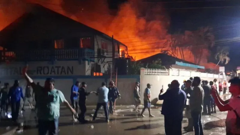 Hospital de Roatán estaba en grave situación previo al incendio, recuerda CNA