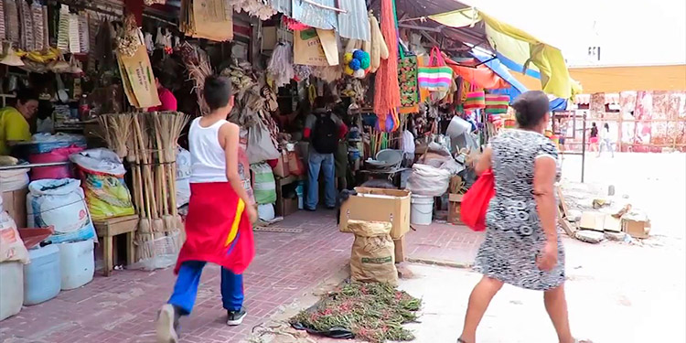 Locatarios del mercado San Isidro se toman un ingreso al centro de Tegucigalpa