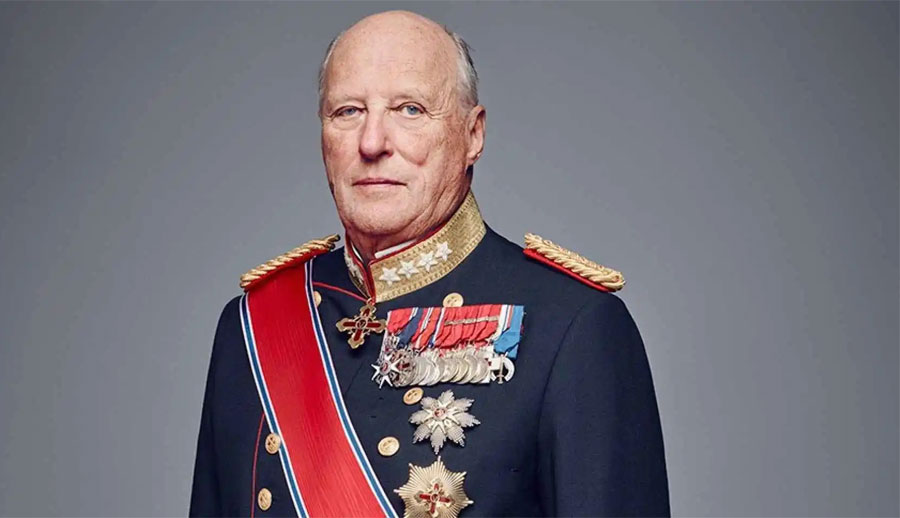 El rey Harald V de Noruega permanecerá dos semanas más de baja
