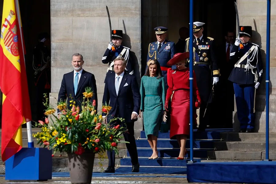 Guillermo y Máxima dan la bienvenida a los reyes de España en su visita a Países Bajos