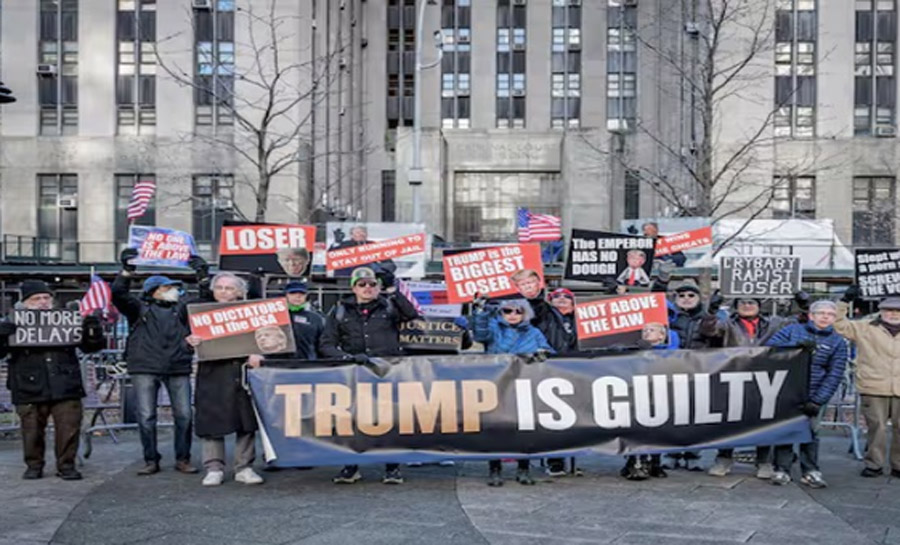 El juicio penal a Trump reúne a policías, periodistas y pocos trumpistas en Nueva York